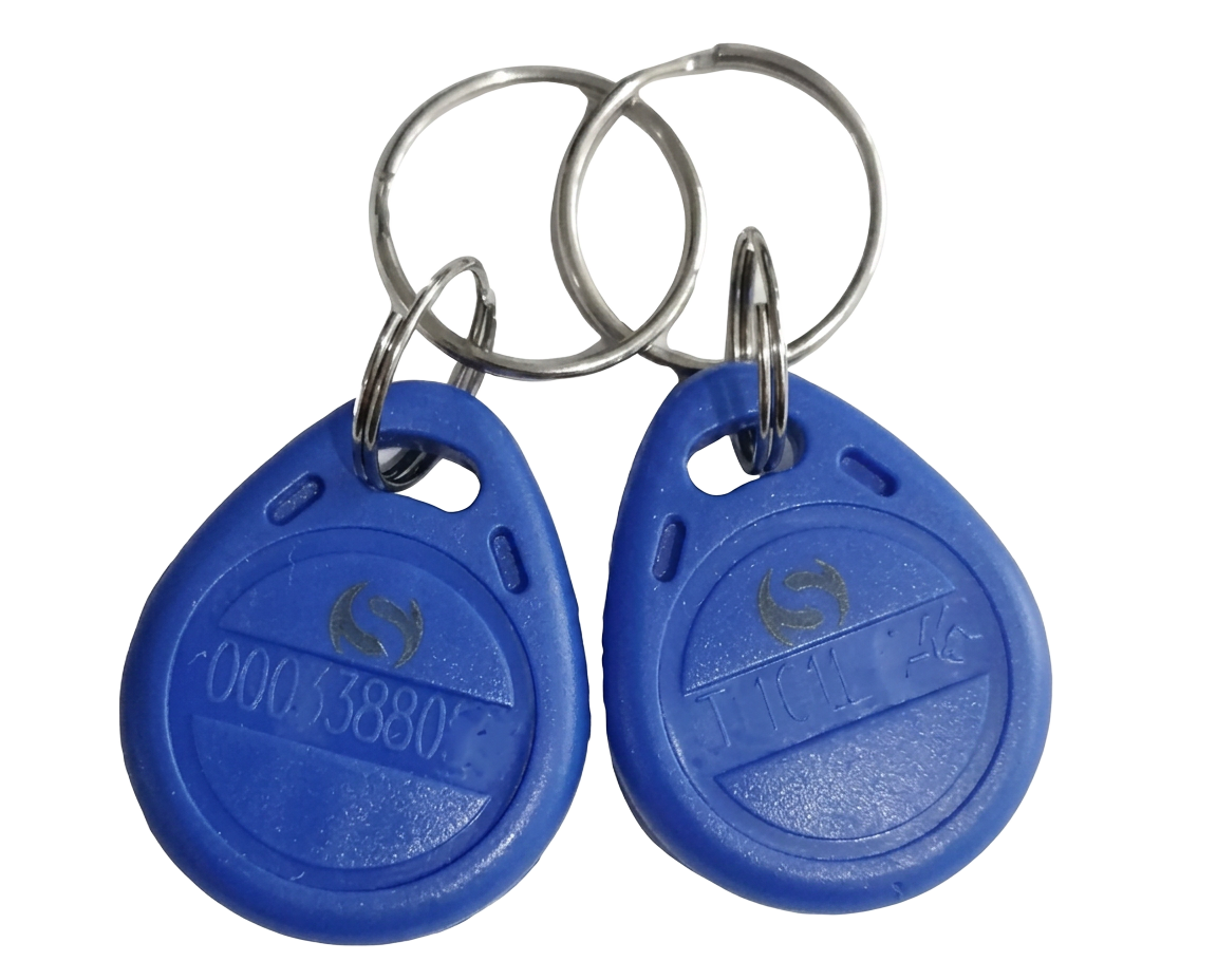 Tags e chaveiros RFID azuis para controle de acesso em condomínios